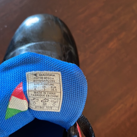 Soccer cleats - Picture 5 of 5